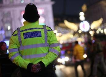 Londra, addio ai 'Bobby' disarmati? Un sondaggio per decidere Londra, addio ai 'Bobby' disarmati? Un sondaggio per decidere