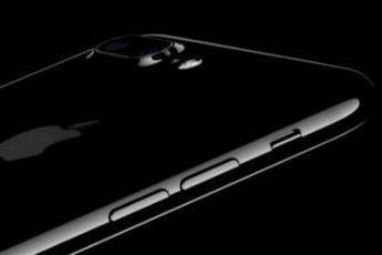Apple, ecco l'iPhone 7: resistente all'acqua, niente jack e due fotocamere nel Plus Apple, ecco l'iPhone 7: resistente all'acqua, niente jack e due fotocamere nel Plus