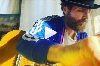 Auguri Ramazza!, Jovanotti canta per il compleanno di un amico speciale /Video Auguri Ramazza!, Jovanotti canta per il compleanno di un amico speciale /Video