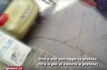 Klaus Davi: Aggredito a Vibo Valentia, grave che nessuno mi abbia aiutato /Video Klaus Davi: Aggredito a Vibo Valentia, grave che nessuno mi abbia aiutato /Video