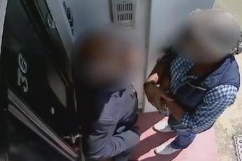 Dentro in pochi secondi, così i ladri si intrufolano in casa /Video Dentro in pochi secondi, così i ladri si intrufolano in casa /Video