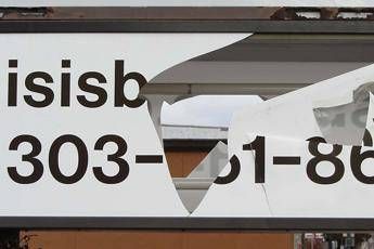 Vandali in azione contro la libreria 'Isis', il titolare: Basta, è solo una dea egizia