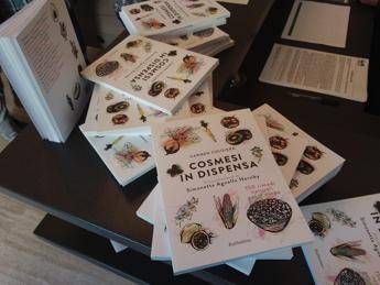 'Cosmesi in dispensa', 150 ricette di bellezza 'green' da fare in casa 'Cosmesi in dispensa', 150 ricette di bellezza 'green' da fare in casa