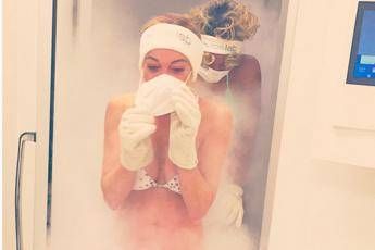 Il freddo ti fa bella: da Lindsay Lohan a Yoko Ono è crioterapia-mania. Parola di 007 /Foto Il freddo ti fa bella: da Lindsay Lohan a Yoko Ono è crioterapia-mania. Parola di 007 /Foto