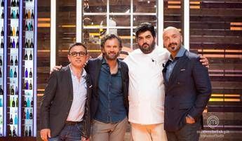 Al via i casting per Masterchef 2016. Ci sarà un giudice in più, Cannavacciuolo Al via i casting per Masterchef 2016. Ci sarà un giudice in più, Cannavacciuolo