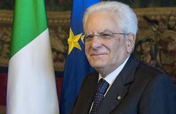Tricolore, Mattarella: E' simbolo di democrazia Tricolore, Mattarella: E' simbolo di democrazia
