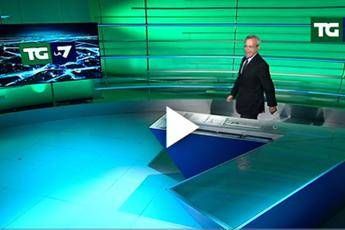 Inizia il tg e lo studio è vuoto, Mentana: Un po' di suspence... /Video Inizia il tg e lo studio è vuoto, Mentana: Un po' di suspence... /Video