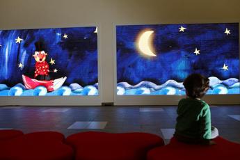  'the windows of the' dream for the children in the hospital, interactive art in the waiting room / Video 