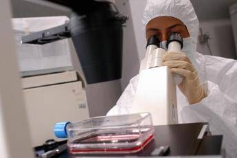 Resistenza batteri agli antibiotici, 1 morto ogni 3 secondi: scenario apocalittico