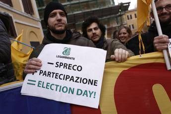 Referendum su trivelle, Greenpeace: Il no all'election day costa agli italiani 400 mln Referendum su trivelle, Greenpeace: Il no all'election day costa agli italiani 400 mln