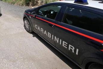 Bari, tenta di derubare il vicino e lo prende a martellate in faccia Bari, tenta di derubare il vicino e lo prende a martellate in faccia