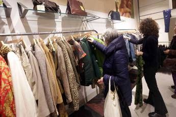 Vestiti di plastica, la moda ricicla Vestiti di plastica, la moda ricicla