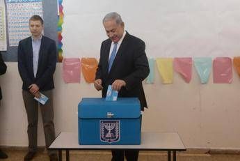 Mo, Erekat: Netanyahu ha fatto di tutto per affossare soluzione due Stati Mo, Erekat: Netanyahu ha fatto di tutto per affossare soluzione due Stati