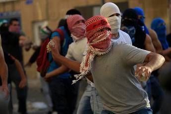 Cisgiordania: ucciso 13enne palestinese. Gerusalemme, altro attacco con coltello Cisgiordania: ucciso 13enne palestinese. Gerusalemme, altro attacco con coltello