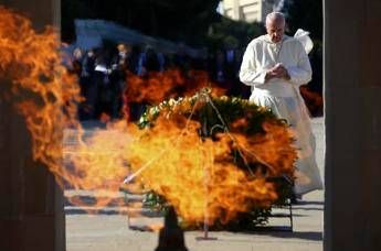 Papa Francesco, appello all'Islam: Mai più violenza in nome di Dio Papa Francesco, appello all'Islam: Mai più violenza in nome di Dio