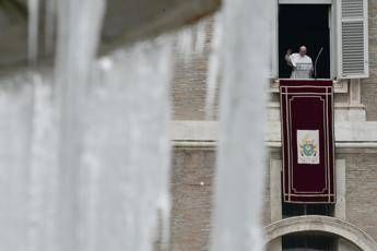 Papa: Preghiamo per chi è morto di freddo e aiutiamo chi vive per strada Papa: Preghiamo per chi è morto di freddo e aiutiamo chi vive per strada
