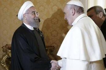 Il Papa riceve Rohani: Spero nella pace. Presidente iraniano: Preghi per me Il Papa riceve Rohani: Spero nella pace. Presidente iraniano: Preghi per me