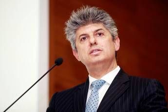 Telecom apre a Enel su banda larga, Patuano punta su investimenti Telecom apre a Enel su banda larga, Patuano punta su investimenti