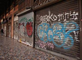Degrado Roma, cane ucciso da eroina all'Esquilino. I residenti: Qui è una guerra Degrado Roma, cane ucciso da eroina all'Esquilino. I residenti: Qui è una guerra