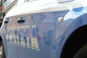 Pugni in faccia alla moglie e calci ai figli arrestato 57enne