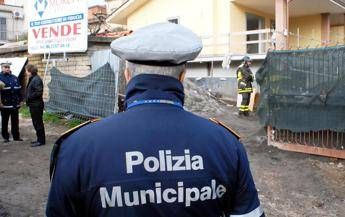 Boom costruzioni abusive, in 10 anni raddoppia fenomeno Boom costruzioni abusive, in 10 anni raddoppia fenomeno