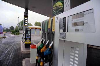 Benzina e diesel, agosto inizia così Benzina e diesel, agosto inizia così