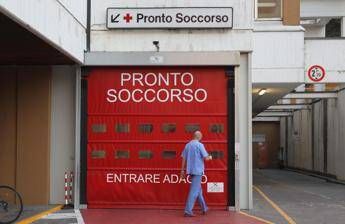 Attese fino a 2 giorni e pochi posti letto: la vita difficile nei pronto soccorso italiani Attese fino a 2 giorni e pochi posti letto: la vita difficile nei pronto soccorso italiani