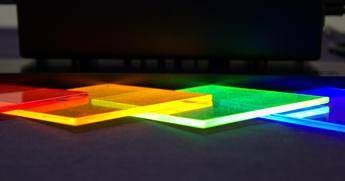 Fotovoltaico più efficiente? Ci pensa una pellicola fluorescente Fotovoltaico più efficiente? Ci pensa una pellicola fluorescente