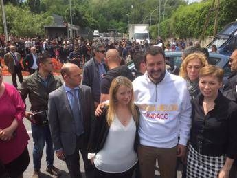 Non vogliamo Salvini qui, a Roma protesta nel campo rom /Video Non vogliamo Salvini qui, a Roma protesta nel campo rom /Video