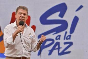 Colombia, Santos dona i soldi del Nobel alle vittime del conflitto con le Farc Colombia, Santos dona i soldi del Nobel alle vittime del conflitto con le Farc