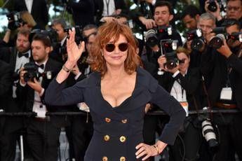 Susan Sarandon e quello spacco vertiginoso che lascia scoperta la coscia /Guarda Susan Sarandon e quello spacco vertiginoso che lascia scoperta la coscia /Guarda