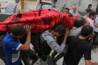 Siria, raid aerei su Aleppo: almeno 90 morti in 24 ore Siria, raid aerei su Aleppo: almeno 90 morti in 24 ore