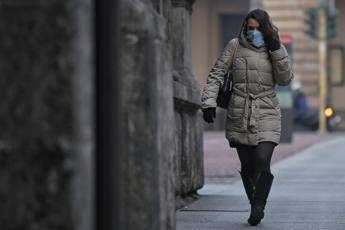 Rughe, macchie e invecchiamento precoce: gli effetti dello smog sulla pelle Rughe, macchie e invecchiamento precoce: gli effetti dello smog sulla pelle