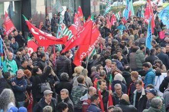 Italian steelworkers strike over planned job losses Italian steelworkers strike over planned job losses
