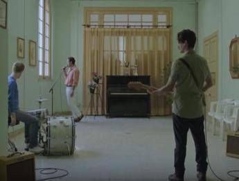 'Completamente sold out': l'album della consacrazione del pop rock dei Thegiornalisti/Video 'Completamente sold out': l'album della consacrazione del pop rock dei Thegiornalisti/Video
