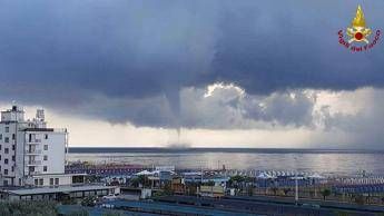 Maltempo, tromba marina si abbatte su Chioggia Maltempo, tromba marina si abbatte su Chioggia