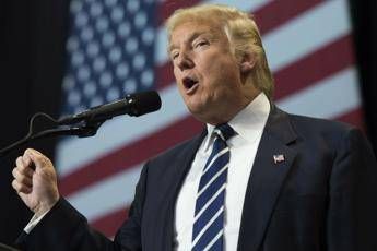 Trump: Clapper mi ha chiamato, falso dossier su di me Trump: Clapper mi ha chiamato, falso dossier su di me