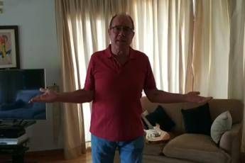 Auguri Franceschino, t'hanno fatto de marmo, Verdone festeggia Totti su Fb /Video Auguri Franceschino, t'hanno fatto de marmo, Verdone festeggia Totti su Fb /Video