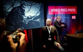 World Press Photo, il neonato migrante è la foto dell'anno World Press Photo, il neonato migrante è la foto dell'anno