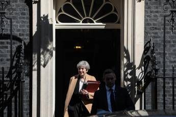 Gb, raggiunto accordo per un governo di minoranza Gb, raggiunto accordo per un governo di minoranza