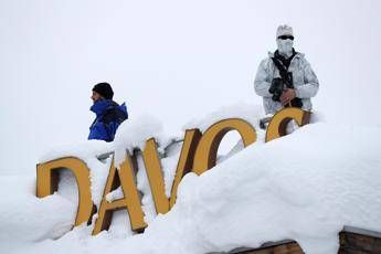 Non solo meeting a Davos, sedute di meditazione per 'fermare la mente' Non solo meeting a Davos, sedute di meditazione per 'fermare la mente'