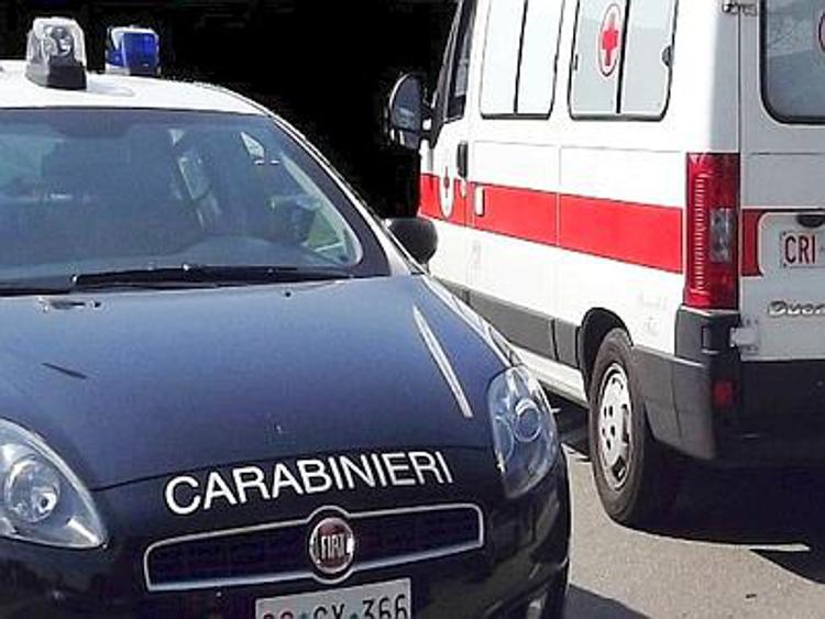 Torino, muore gettandosi dal decimo piano: indagano i Carabinieri