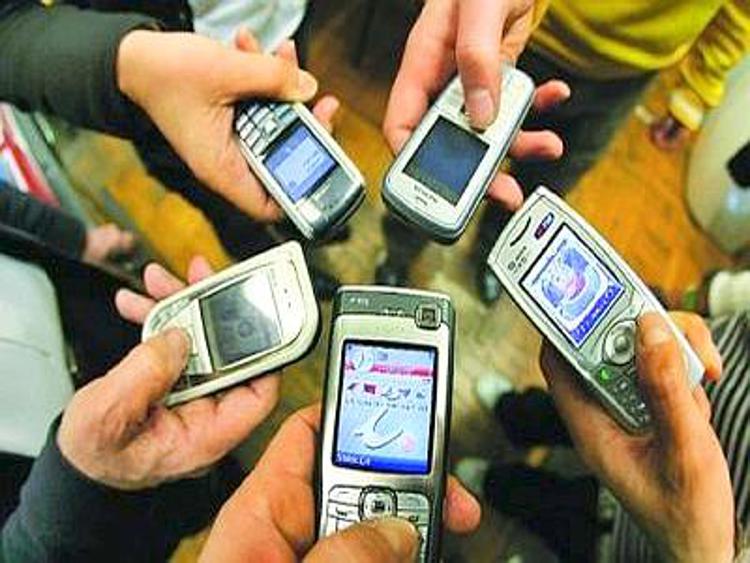 Salute: ministeri informino su rischi uso cellulari, ricorso a Tar per obbligarli