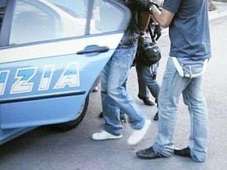 Milano, con un complice picchia e rapina una prostituta. Arrestato