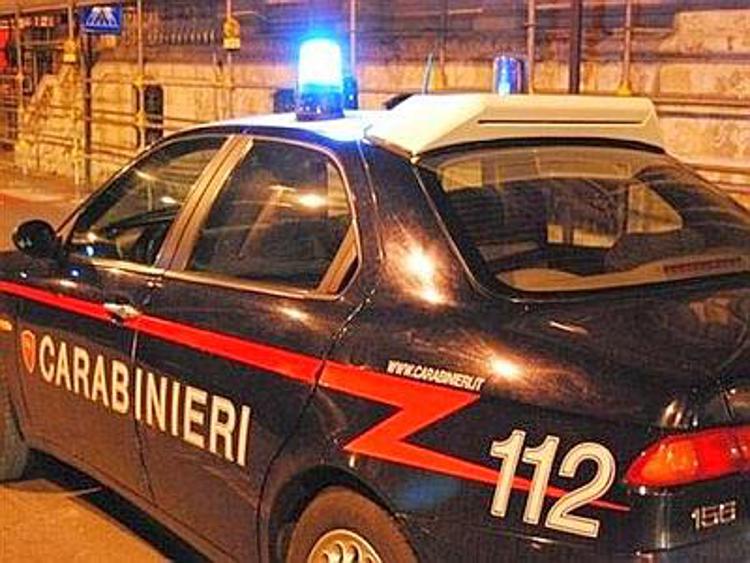 Firenze, ferisce un passante e poi aggredisce tre carabinieri: arrestato