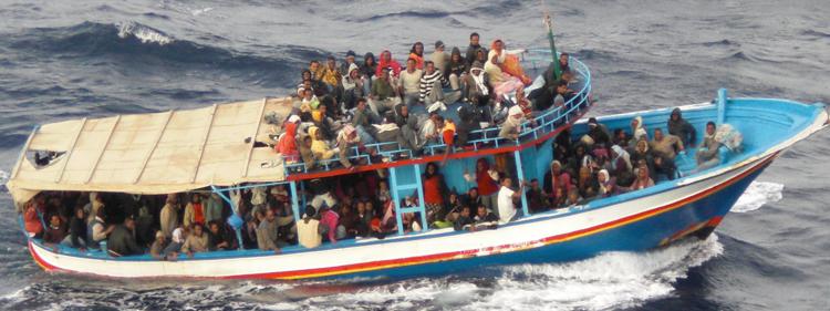 Immigrati, fino a 5mila euro per un posto sui barconi