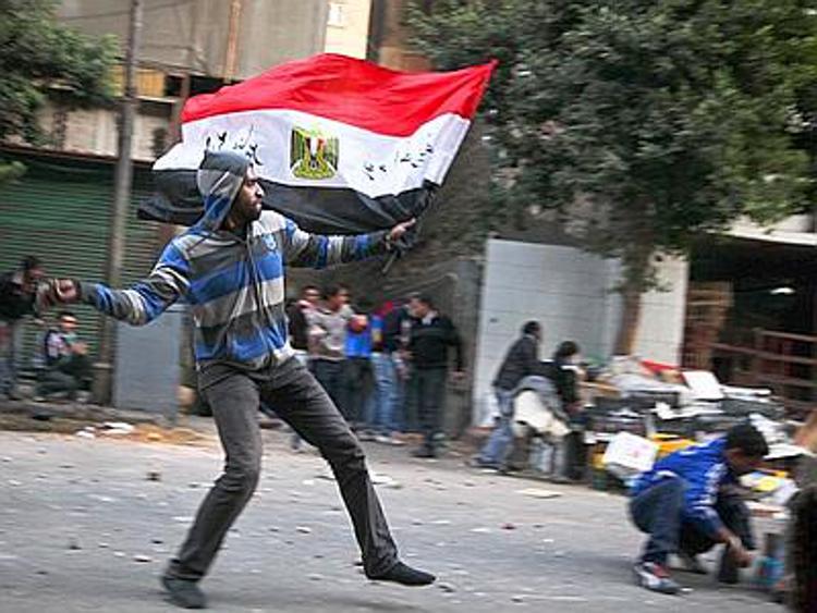 Egitto: polizia usa lacrimogeni contro pro Morsi a Giza, ostacolavano voto