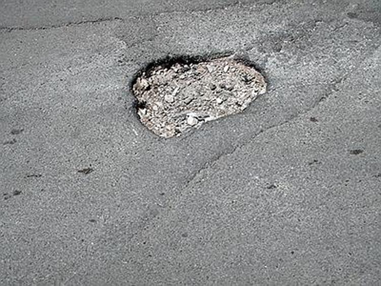 Arriva Potholess, ecoasfalto per coprire buche stradali