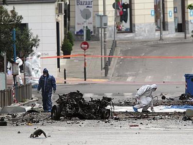 Atene, bomba davanti alla Banca centrale: paura ma nessun ferito
