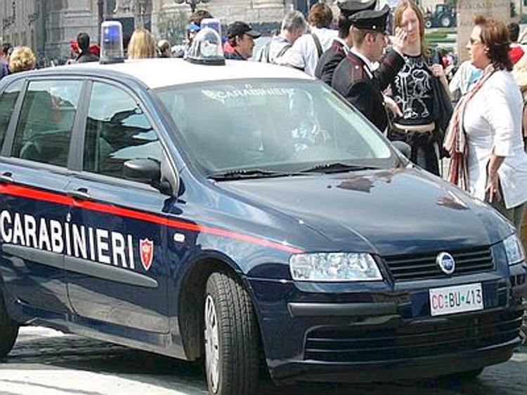 Torino, fingendosi poliziotti approfittano di prostituta: 3 arresti